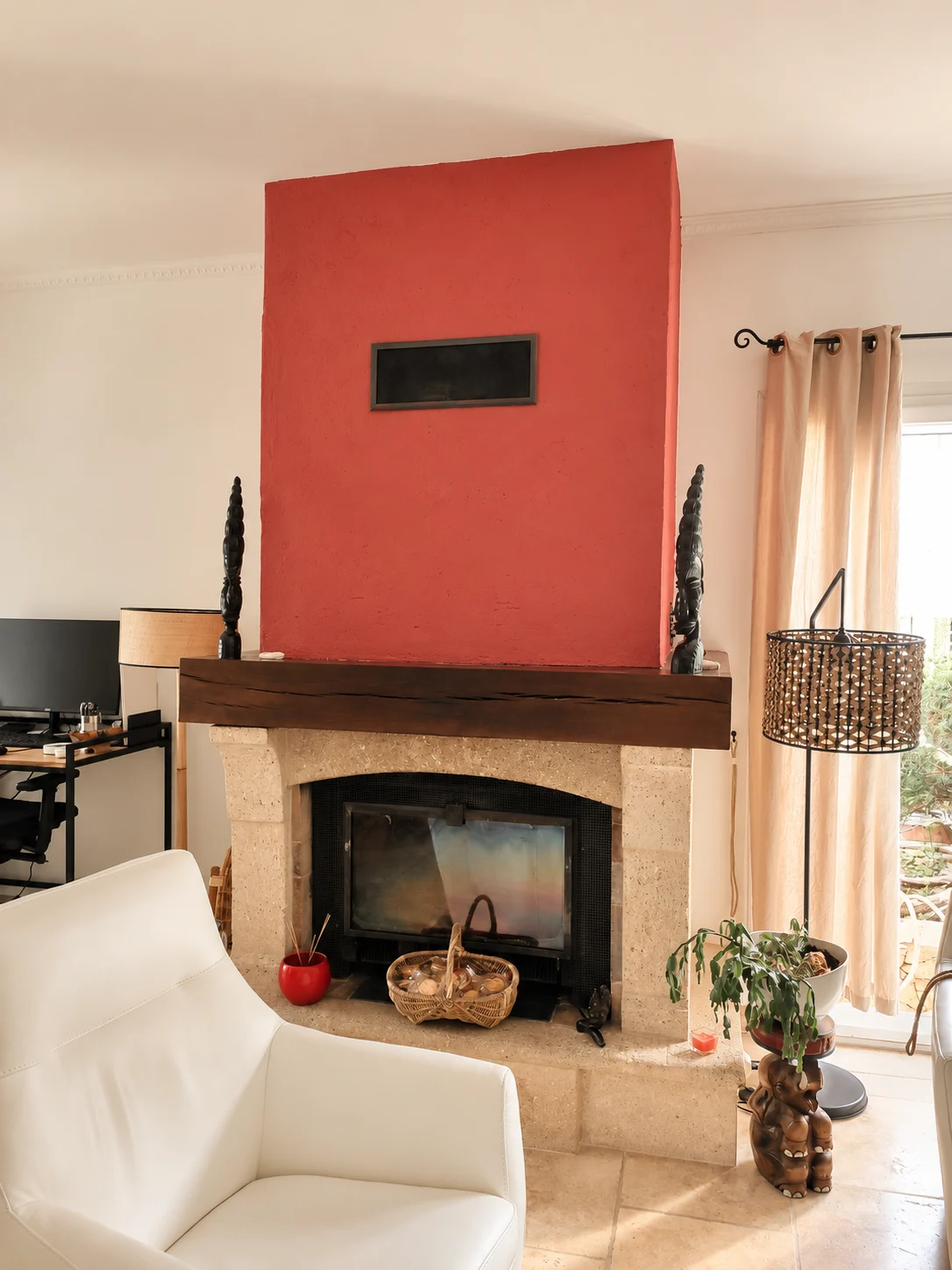 Détail de la cheminée mise en couleur après les travaux à Aix-en-Provence